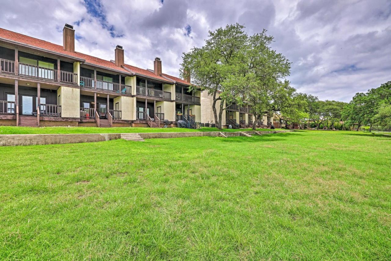 Modern Lakeside Golf Course Retreat With Deck! Canyon Lake Luaran gambar