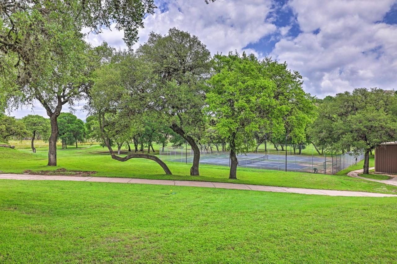 Modern Lakeside Golf Course Retreat With Deck! Canyon Lake Luaran gambar