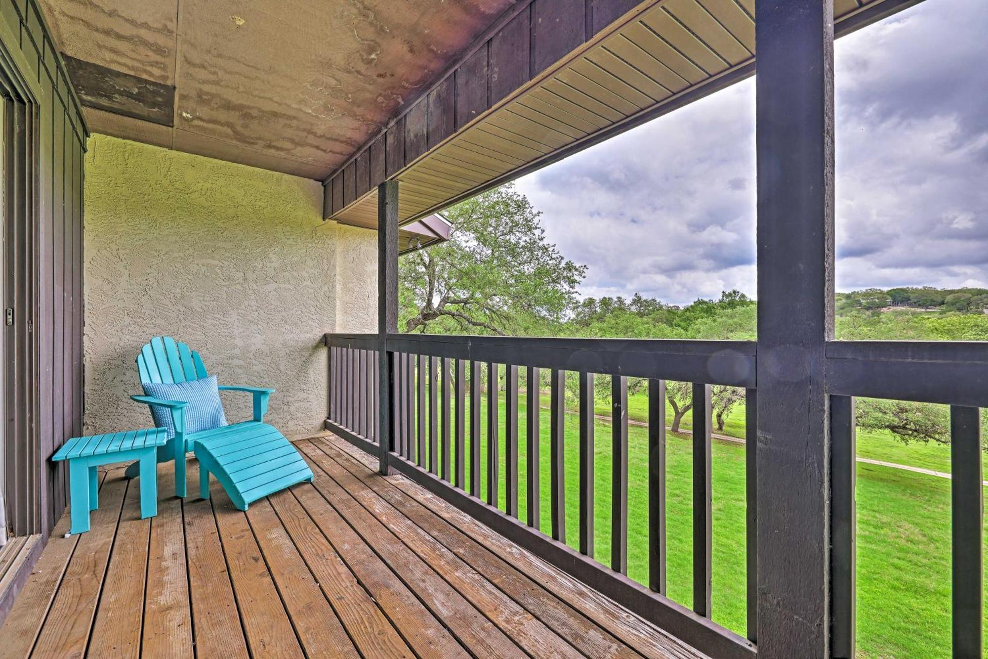 Modern Lakeside Golf Course Retreat With Deck! Canyon Lake Luaran gambar