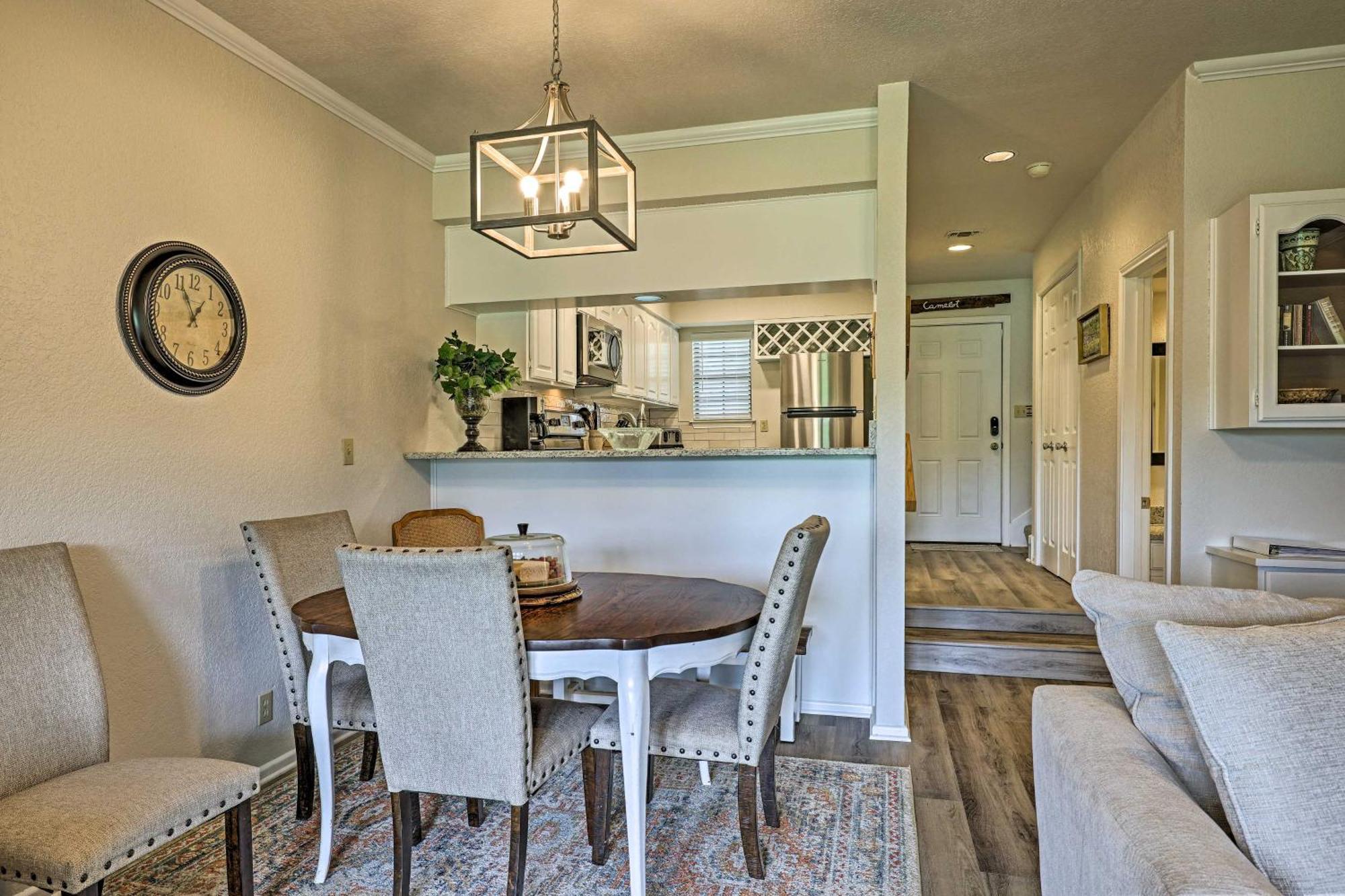 Modern Lakeside Golf Course Retreat With Deck! Canyon Lake Luaran gambar