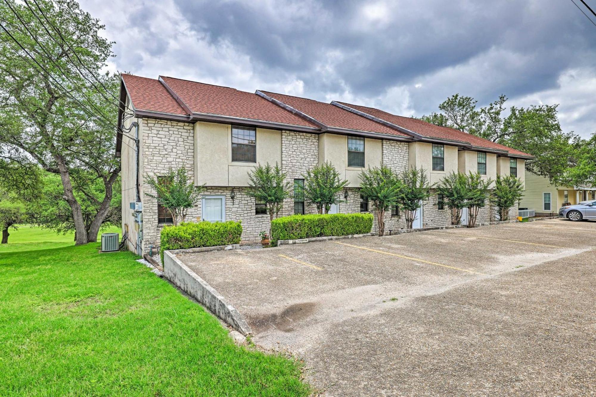 Modern Lakeside Golf Course Retreat With Deck! Canyon Lake Luaran gambar