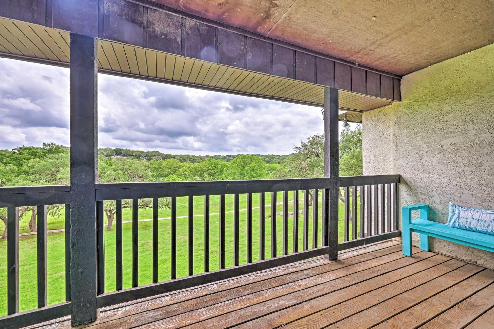 Modern Lakeside Golf Course Retreat With Deck! Canyon Lake Luaran gambar